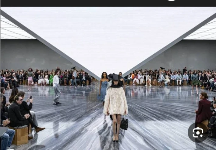 الموضة في زمن الحرب: كيف تؤثر الحروب والصراعات علي ملابسنا