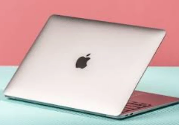 "عشرة 6 سنين مع MacBook Air M1.. هل لسه 'وحش' أداء في 2026 ولا خلاص ودّع؟"