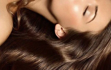 أفضل 10 وصفات طبيعية لتطويل الشعر ومنع التساقط في شهر واحد 2026 – دليل شامل ومجرب لشعر أطول وأقوى