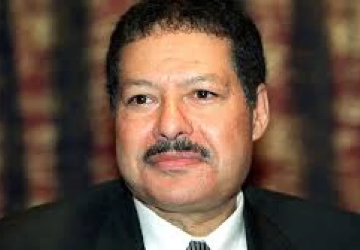 من شاب مصري طموح إلى عالم عالمي: قصة نجاح أحمد زويل