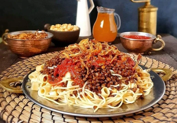 طريقة عمل الكشري المصري الأصلي في البيت خطوة بخطوة