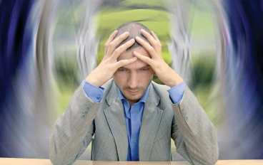 الدنيا بتلف بيك؟ 7 نصائح سحرية للتخلص من الدوخة والزغللة فوراً
