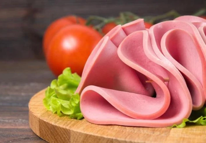 طريقة عمل اللانشون باللحمة