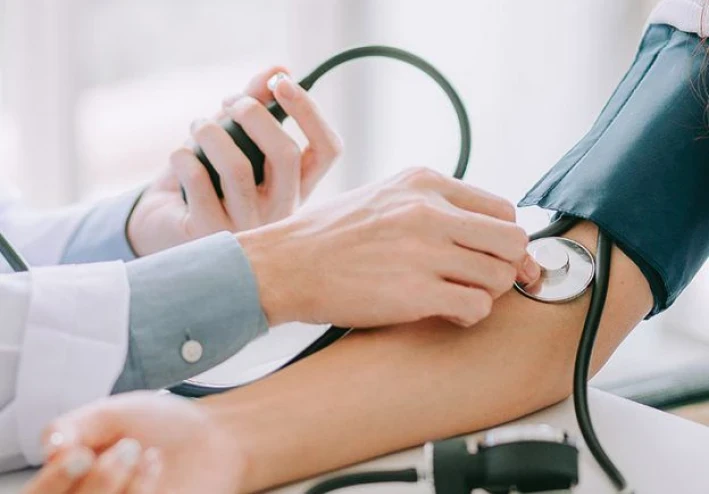 نظام غذائي لمرضى الضغط المرتفع: جدول وجبات يومي كامل بأكل مصري صحي (نظام داش DASH) 2026