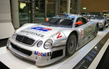 أسطورة السرعة النادرة: مرسيدس CLK GTR بين عالم السباقات والطريق