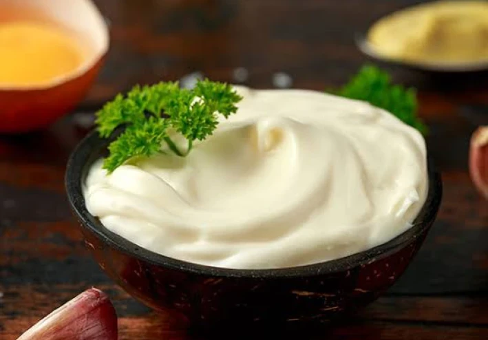 أسرار عمل التوميه السورية الأصلية في المنزل: طريقة المطاعم السريعة والناجحة 100%