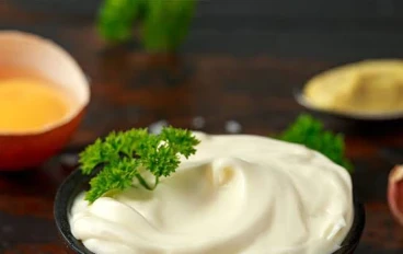 أسرار عمل التوميه السورية الأصلية في المنزل: طريقة المطاعم السريعة والناجحة 100%