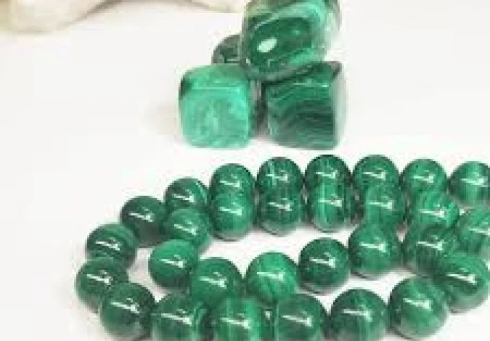 حجر المالاكيت: جمال طبيعي وتاريخ عريق وفوائد مدهشة