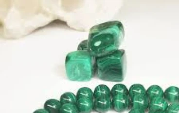 حجر المالاكيت: جمال طبيعي وتاريخ عريق وفوائد مدهشة