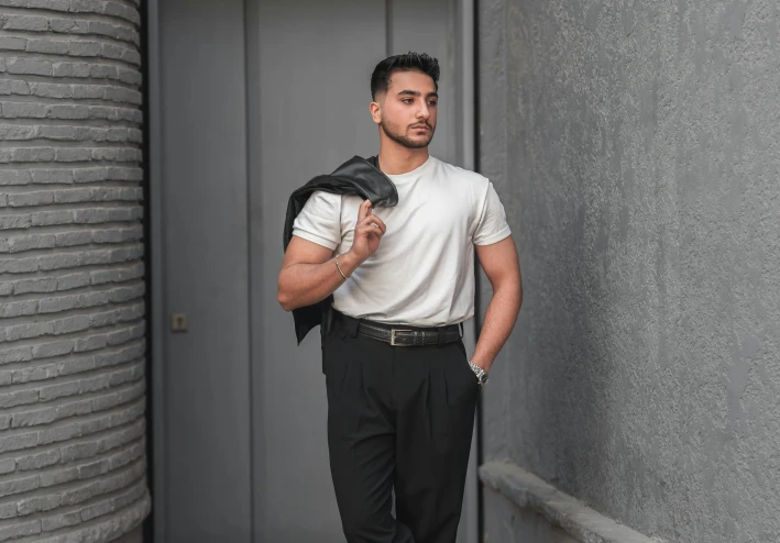 فلسفة الأناقة: كيف تصنع بصمتك الخاصة في عالم الموضة المتغير؟