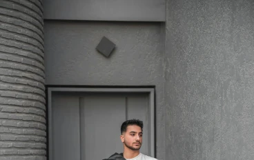 فلسفة الأناقة: كيف تصنع بصمتك الخاصة في عالم الموضة المتغير؟