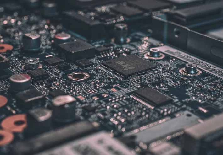 الأتمتة: كيف تعيد تشكيل طريقة العمل وتفتح أبوابًا جديدة للدخل