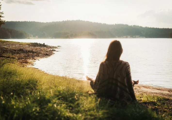 رحلة هدوء: كيف تصنع سلامك النفسي وسط زحمة الحياة؟ 5