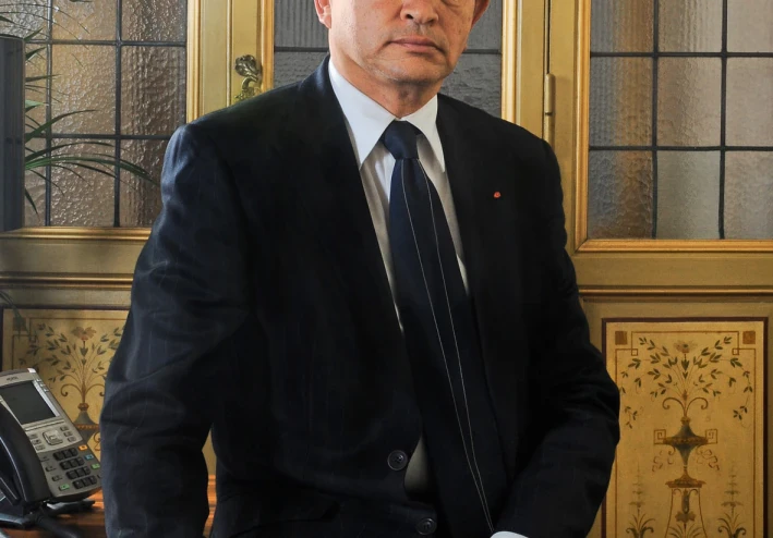 نجيب ساويرس: إمبراطور الأعمال الذي طوع التحديات ليصنع المجد