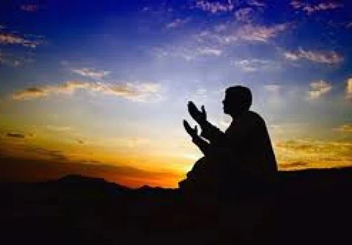 ظل الجدار ونافذة الرحمه