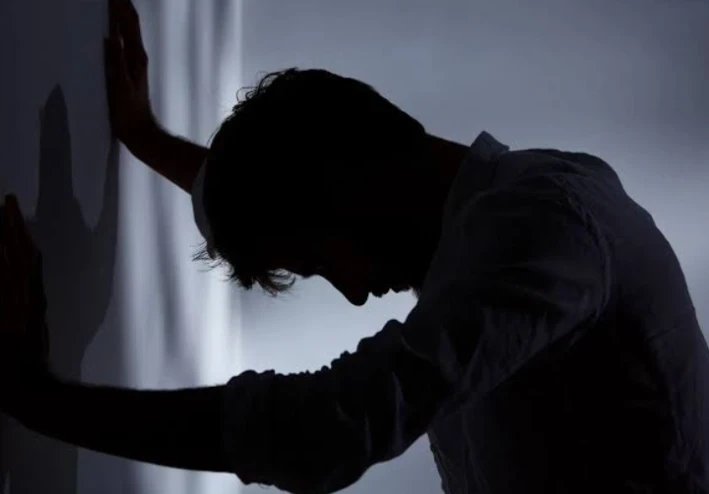 الاكتئاب النفسي: حين يتحول الصمت إلى ألم لا يُرى