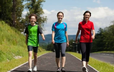  المشي الرياضة التي تناسب كل الأعمار:   فوائد مذهلة لصحتك النفسية والجسدية لا تتوقعها   (دليل شامل 2026)