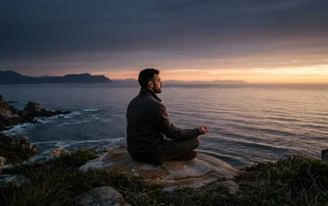 حين يصنع الصمت قوة: كيف تتحول العزلة إلى أعظم إنجازات الإنسان