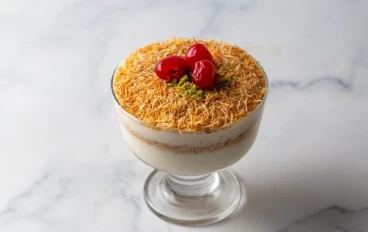 🍓 كنافة بالقشطة والتوت | وصفة فاخرة بمذاق شرقي عصري 🧁✨