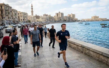 ماكرون في شوارع الإسكندرية: جري بسيط يشعل الجدل ويخطف أنظار العالم