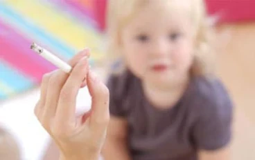 عندما يأمر الآباء أبناءهم بما لا يفعلونه… من هنا تبدأ المشكلة من هنا!