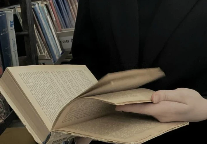 القراءة… نافذة صغيرة تهزم   ضيق الواقع