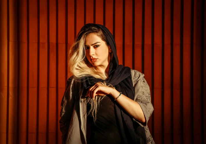 غيّرتُ شكلي من أجل زوجي… فخسرتُ نفسي | قصة مؤثرة عن عمليات التجميل والحب السام