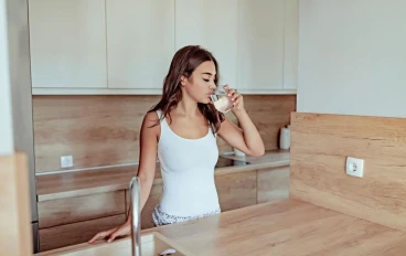 أفضل الأوقات لشرب الماء… ولماذا يحتاجه جسمك فعلًا؟
