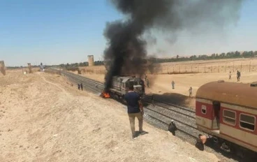 فاجعة تهز مصر.. مصرع 8 أشخاص بعد تفحم سيارة صدمها قطار في حادث مأساوي