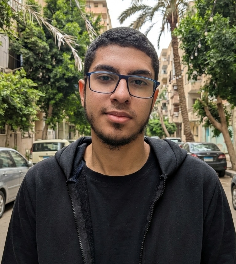 احمد بن حمزه الصورة الشخصية